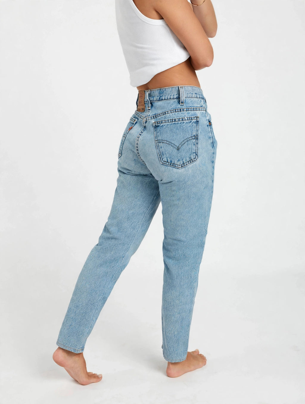 Vintage Levi's 560 Loose Fit Tapered Jeans — Light Wash — Size 24